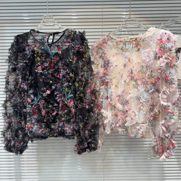 chemisiers chics et tendance rose ou noir effet relief fleur